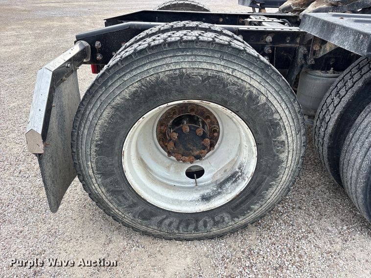 image for item ET7488 2014 International ProStar Plus 122  semi truck