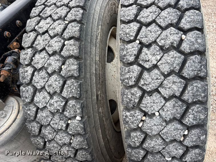 image for item ET7488 2014 International ProStar Plus 122  semi truck