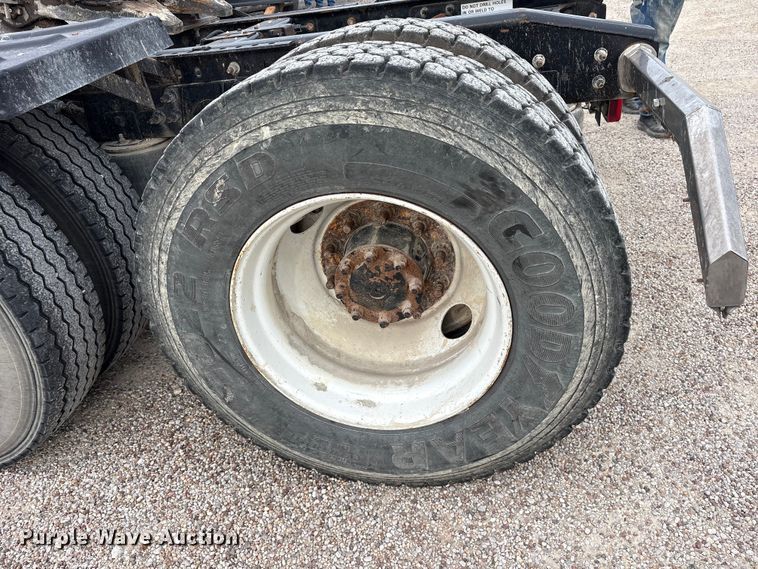 image for item ET7488 2014 International ProStar Plus 122  semi truck