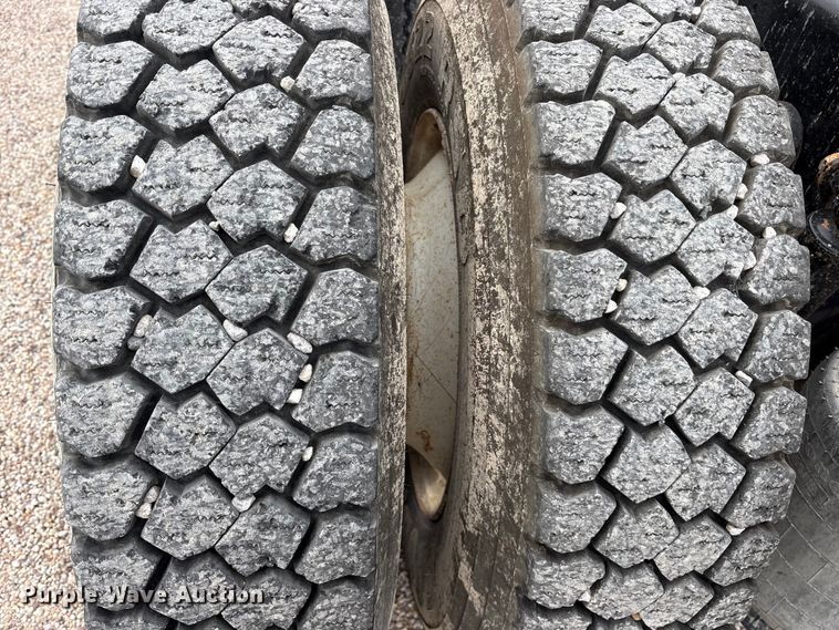 image for item ET7488 2014 International ProStar Plus 122  semi truck