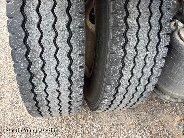 image for item ET7488 2014 International ProStar Plus 122  semi truck