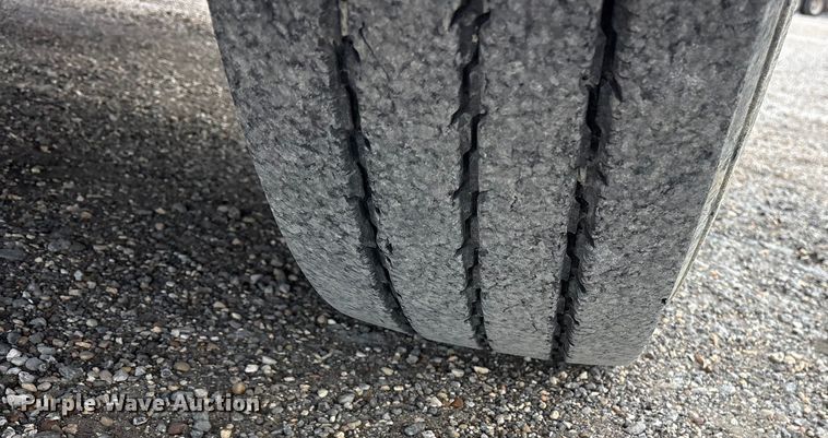 image for item ET7488 2014 International ProStar Plus 122  semi truck