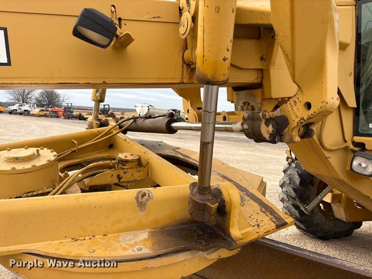 image for item ET7489 1998 John Deere 670CH motor grader