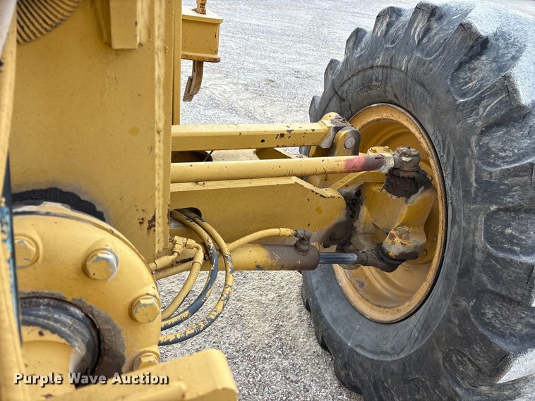 image for item ET7489 1998 John Deere 670CH motor grader