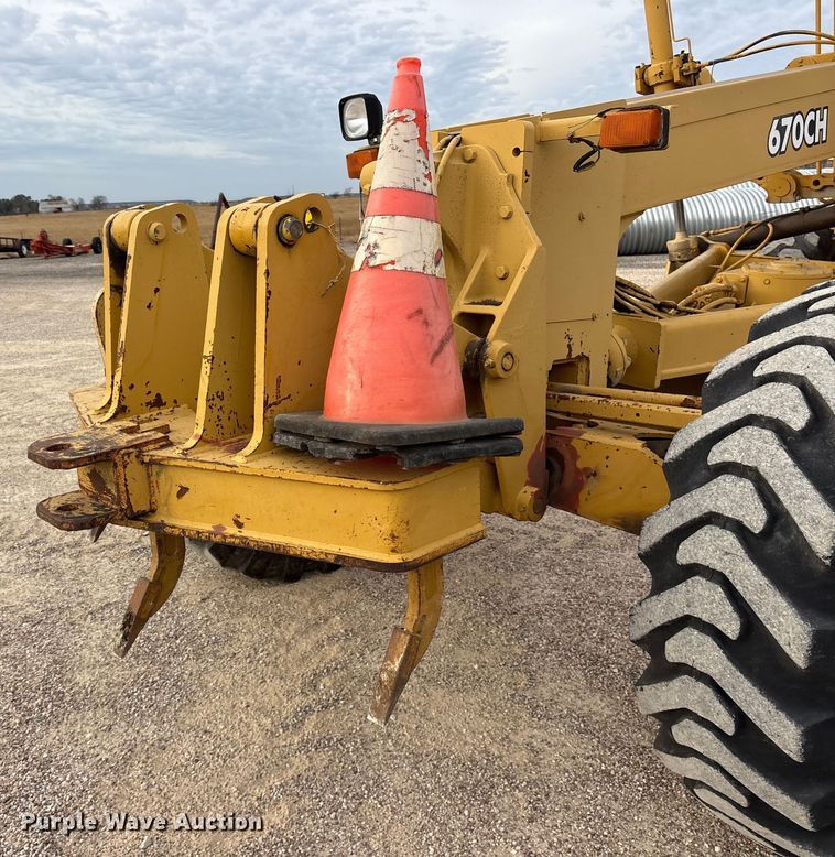 image for item ET7489 1998 John Deere 670CH motor grader