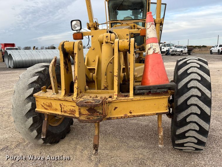 image for item ET7489 1998 John Deere 670CH motor grader