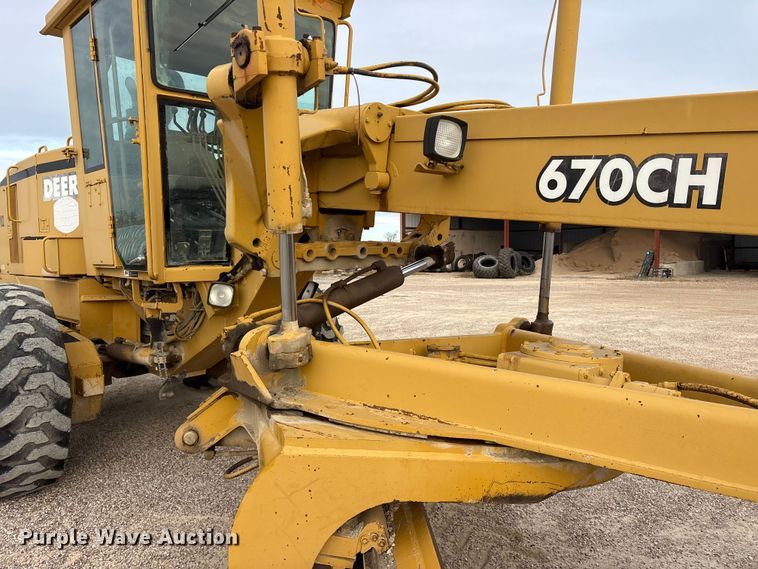 image for item ET7489 1998 John Deere 670CH motor grader