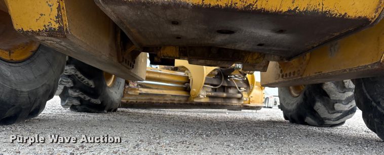 image for item ET7489 1998 John Deere 670CH motor grader