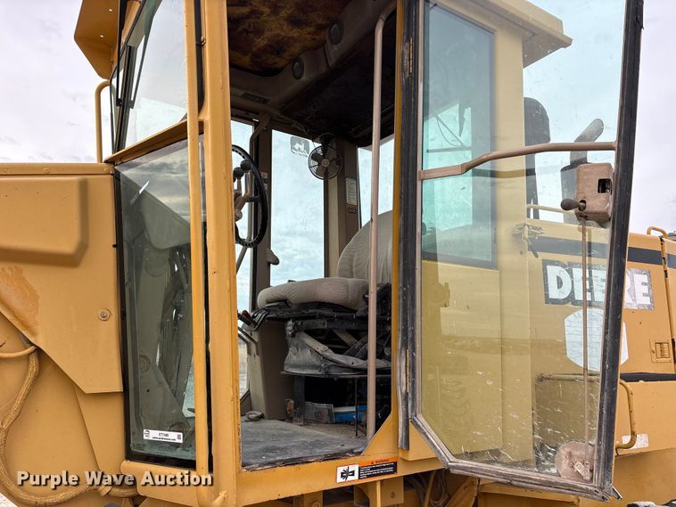 image for item ET7489 1998 John Deere 670CH motor grader