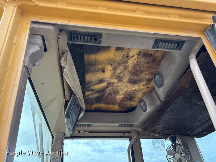 image for item ET7489 1998 John Deere 670CH motor grader