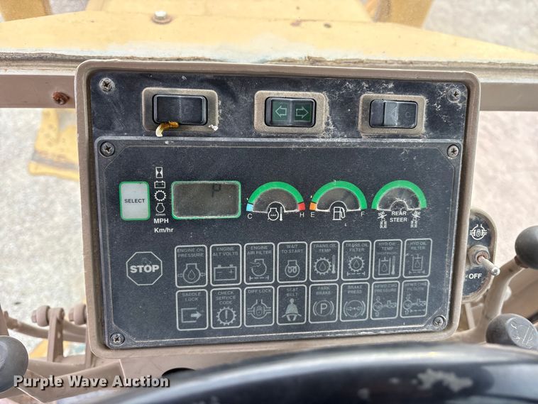 image for item ET7489 1998 John Deere 670CH motor grader