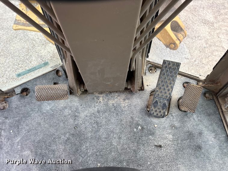 image for item ET7489 1998 John Deere 670CH motor grader