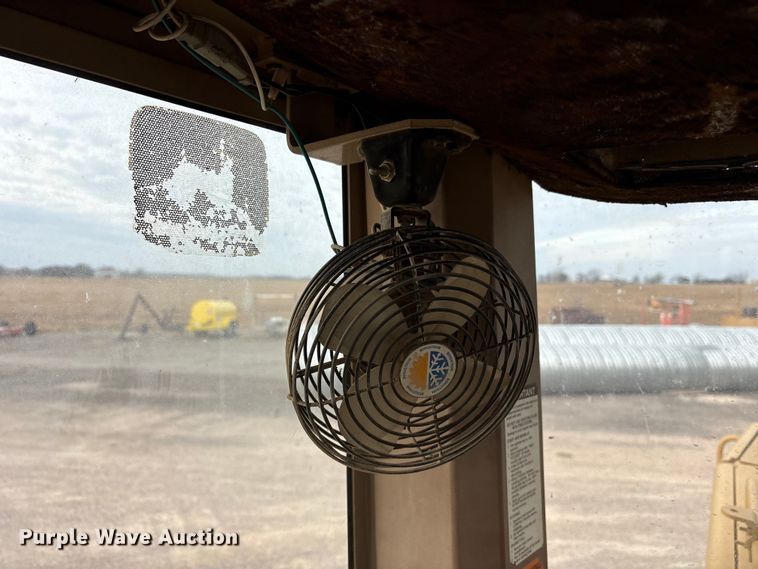 image for item ET7489 1998 John Deere 670CH motor grader