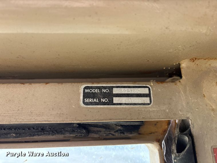 image for item ET7489 1998 John Deere 670CH motor grader