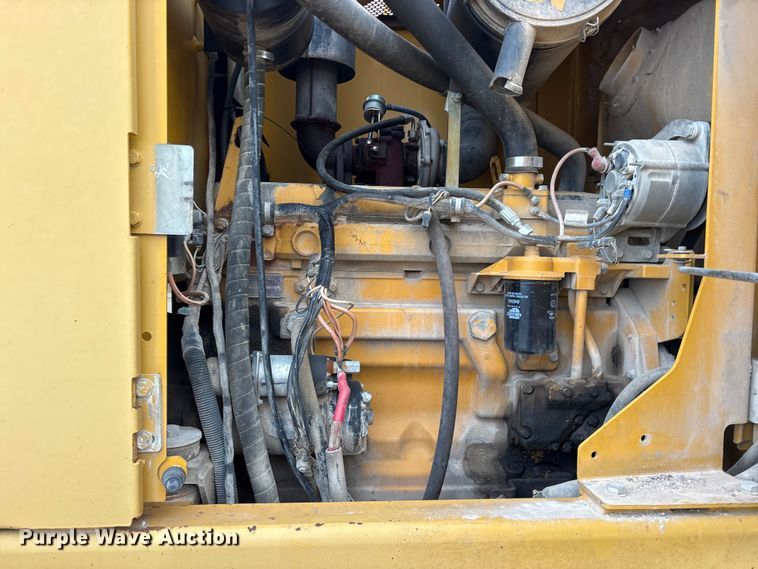 image for item ET7489 1998 John Deere 670CH motor grader