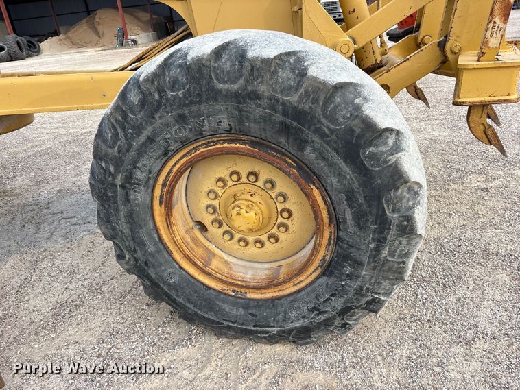 image for item ET7489 1998 John Deere 670CH motor grader