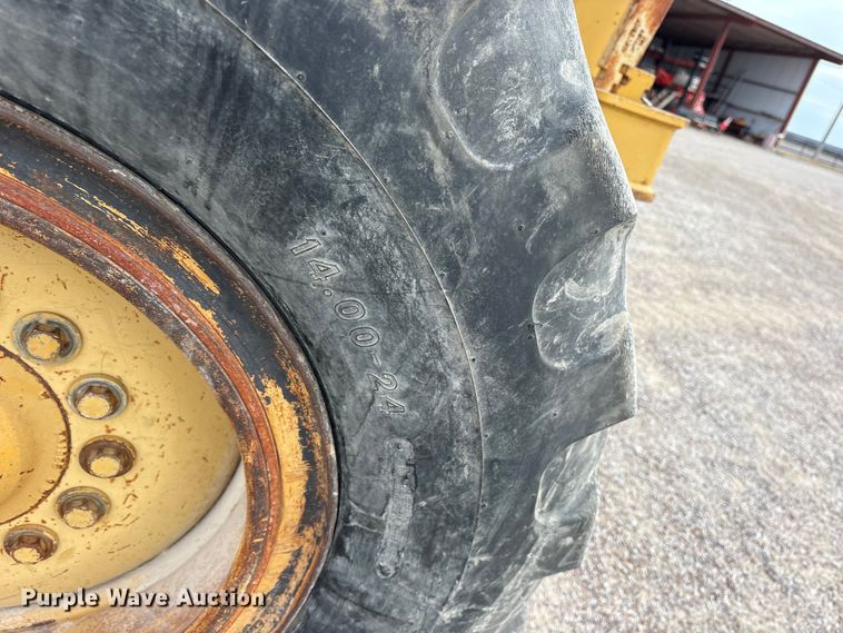 image for item ET7489 1998 John Deere 670CH motor grader