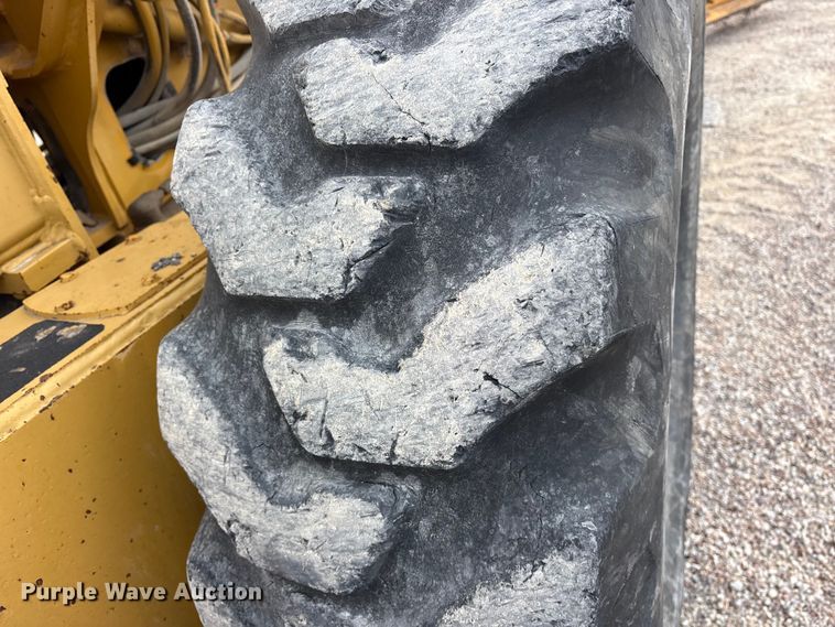 image for item ET7489 1998 John Deere 670CH motor grader