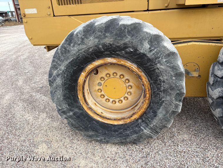 image for item ET7489 1998 John Deere 670CH motor grader