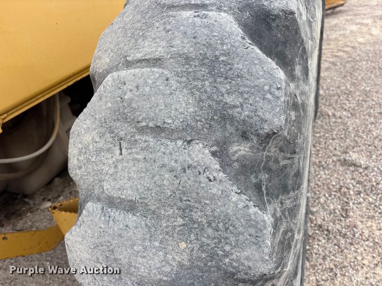 image for item ET7489 1998 John Deere 670CH motor grader