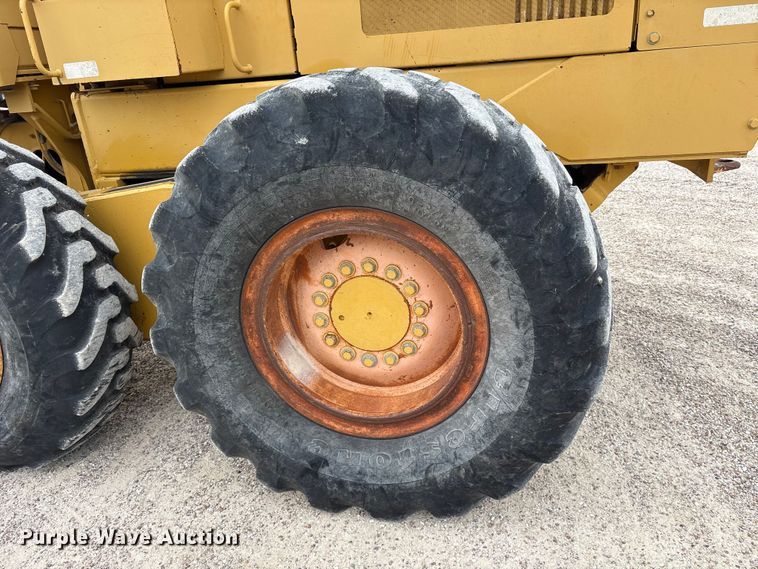 image for item ET7489 1998 John Deere 670CH motor grader