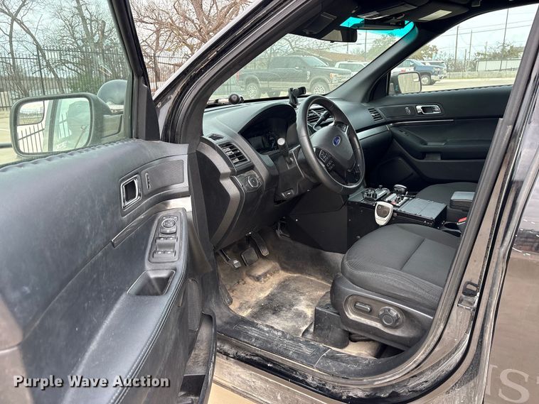 image for item ET7492 2016 Ford Explorer Police Interceptor SUV