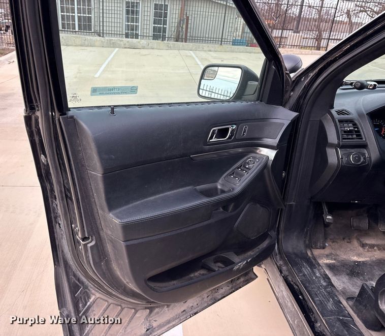 image for item ET7492 2016 Ford Explorer Police Interceptor SUV