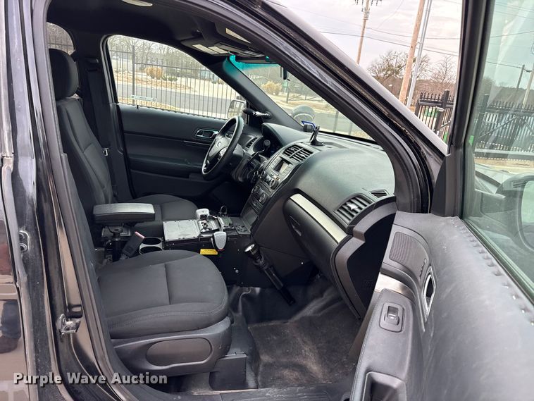 image for item ET7492 2016 Ford Explorer Police Interceptor SUV