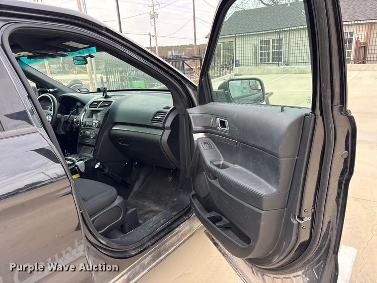 image for item ET7492 2016 Ford Explorer Police Interceptor SUV