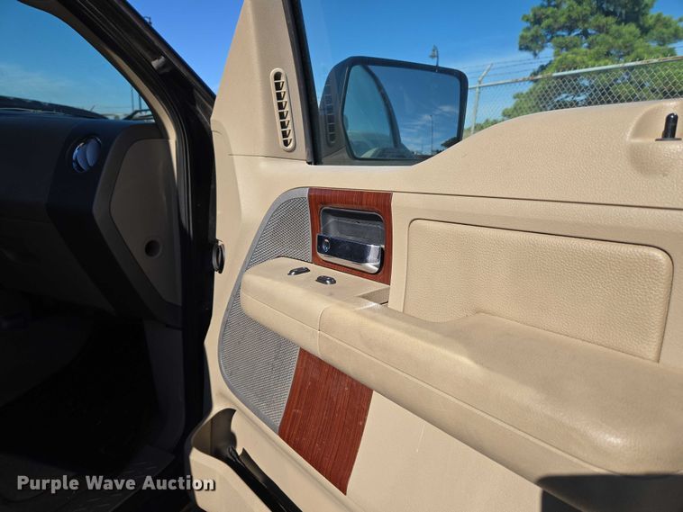 image for item EU3993 2007 Ford F150 Lariat Crew Cab pickup truck