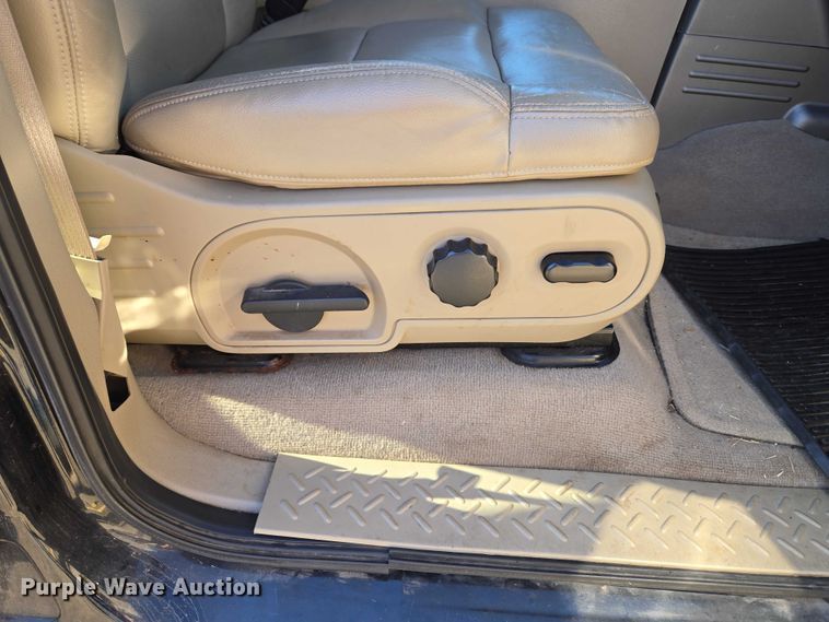 image for item EU3993 2007 Ford F150 Lariat Crew Cab pickup truck