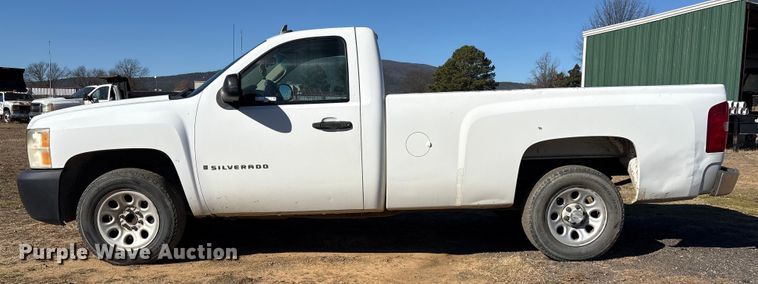 image for item EV2600 2007 Chevrolet Silverado 1500 pickup truck