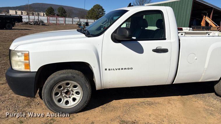 image for item EV2600 2007 Chevrolet Silverado 1500 pickup truck