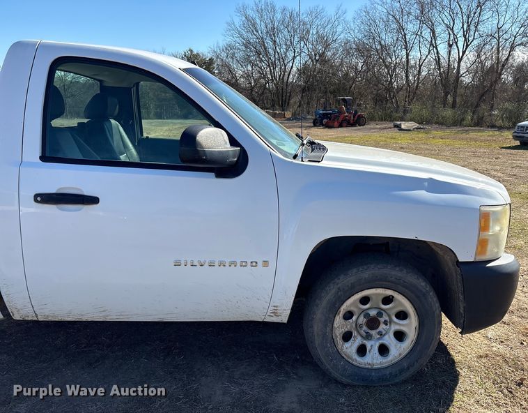 image for item EV2600 2007 Chevrolet Silverado 1500 pickup truck