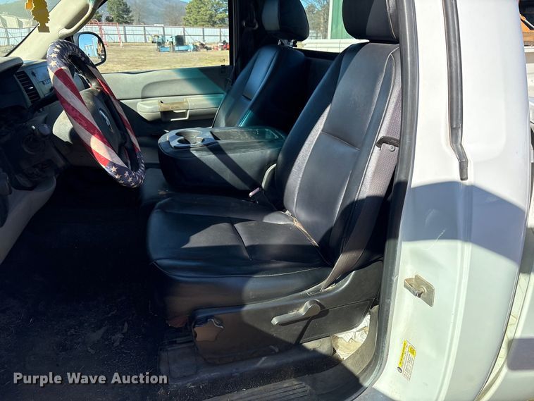 image for item EV2600 2007 Chevrolet Silverado 1500 pickup truck