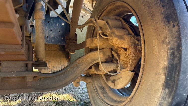 image for item EV2610 2000 Chevrolet C7 dump flatbed truck