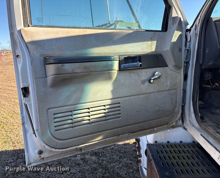 image for item EV2610 2000 Chevrolet C7 dump flatbed truck