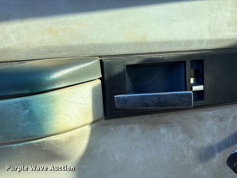 image for item EV2610 2000 Chevrolet C7 dump flatbed truck