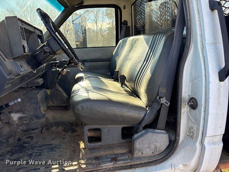 image for item EV2610 2000 Chevrolet C7 dump flatbed truck