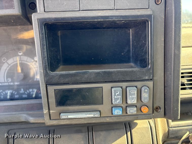 image for item EV2610 2000 Chevrolet C7 dump flatbed truck