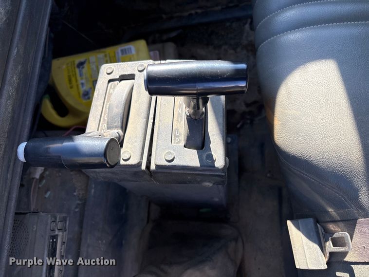 image for item EV2610 2000 Chevrolet C7 dump flatbed truck