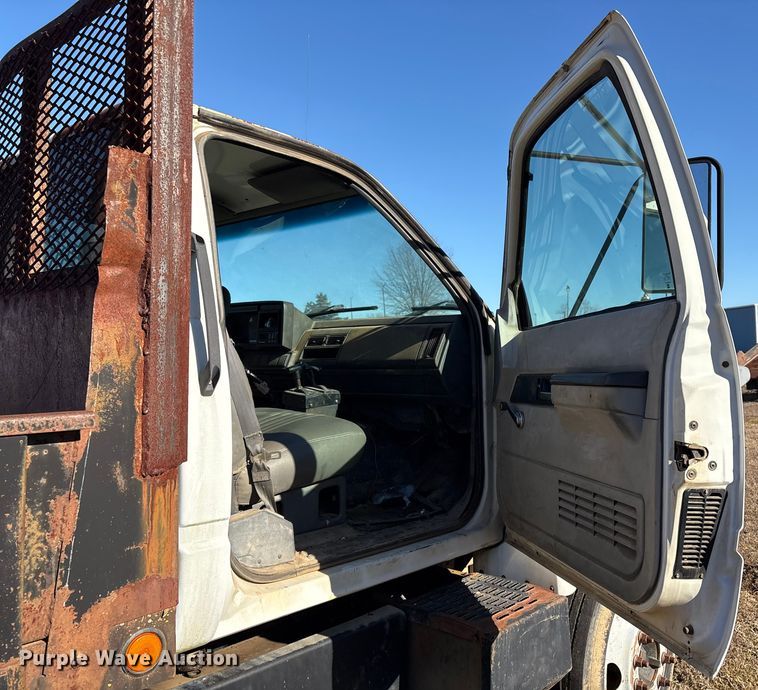 image for item EV2610 2000 Chevrolet C7 dump flatbed truck