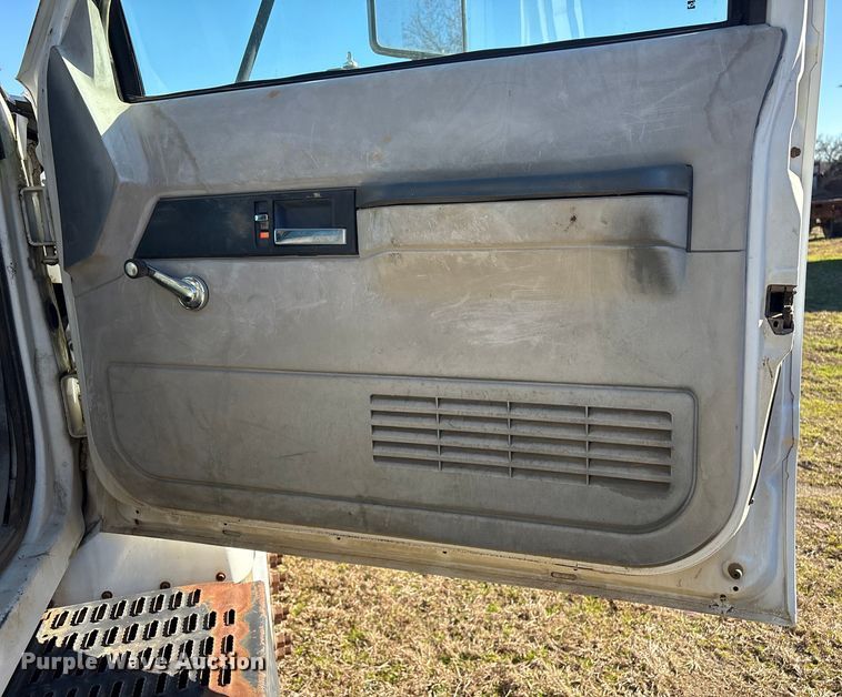 image for item EV2610 2000 Chevrolet C7 dump flatbed truck