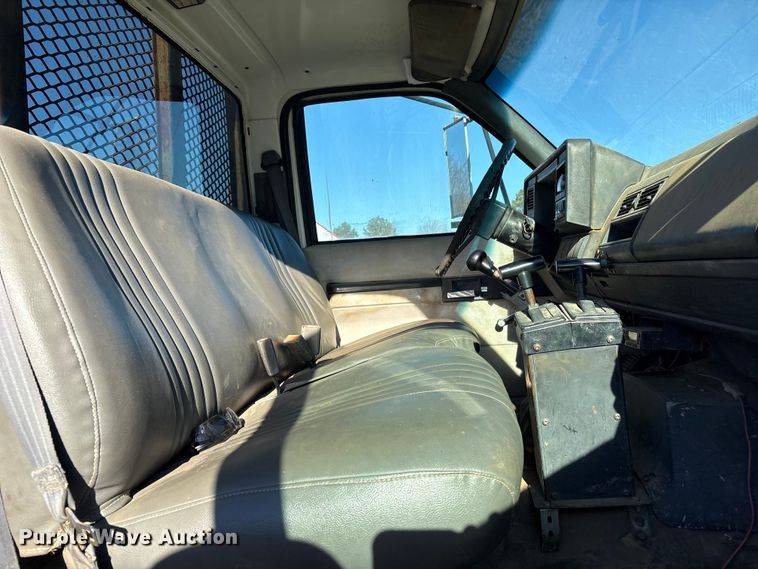 image for item EV2610 2000 Chevrolet C7 dump flatbed truck