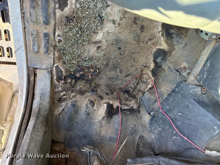 image for item EV2610 2000 Chevrolet C7 dump flatbed truck