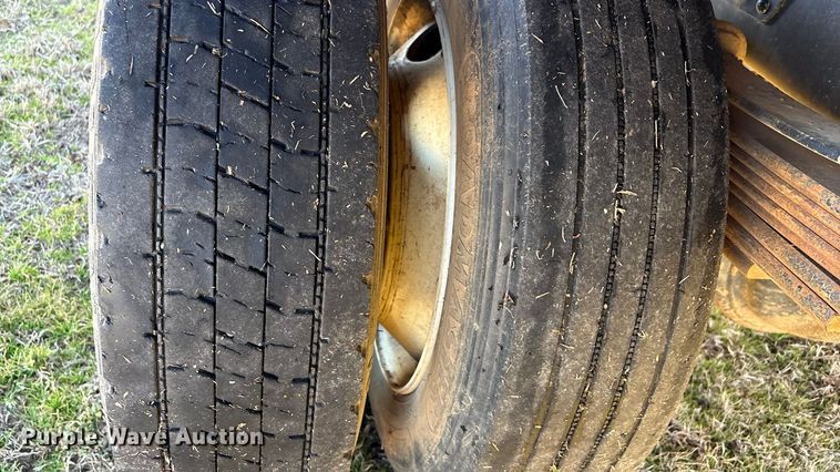 image for item EV2610 2000 Chevrolet C7 dump flatbed truck