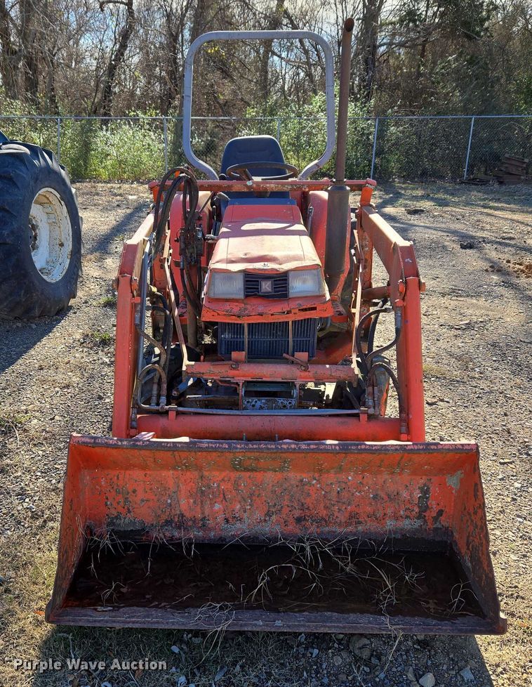 image for item EV2617 Kubota B2150 MFWD tractor