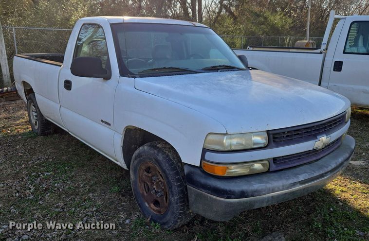 image for item EV2618 2002 Chevrolet Silverado 1500 pickup truck