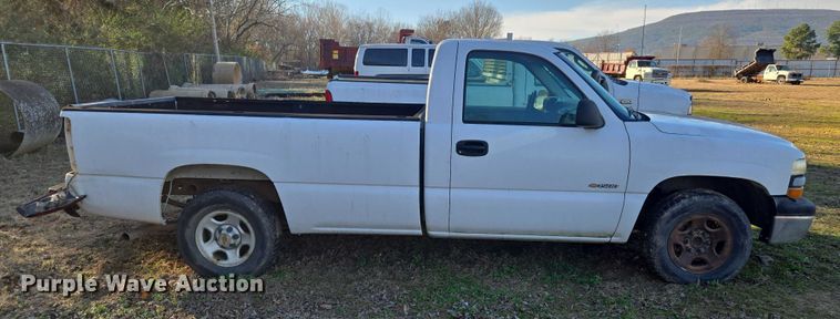 image for item EV2618 2002 Chevrolet Silverado 1500 pickup truck