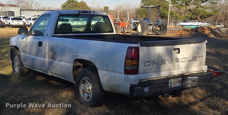 image for item EV2618 2002 Chevrolet Silverado 1500 pickup truck